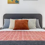 Bright Aparment Close To Wenceslas Square With Parking