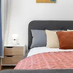 Bright Aparment Close To Wenceslas Square With Parking